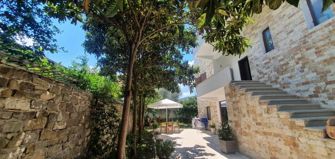Xho'S Forest Guest House Berat Exteriér fotografie