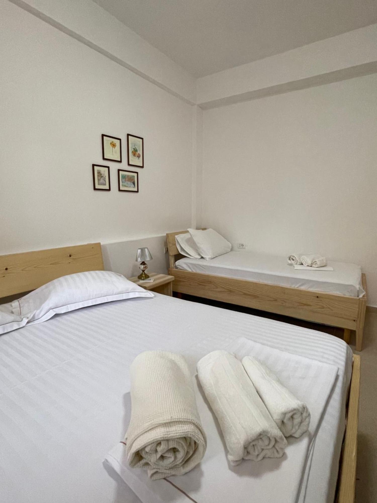 Xho'S Forest Guest House Berat Pokoj fotografie